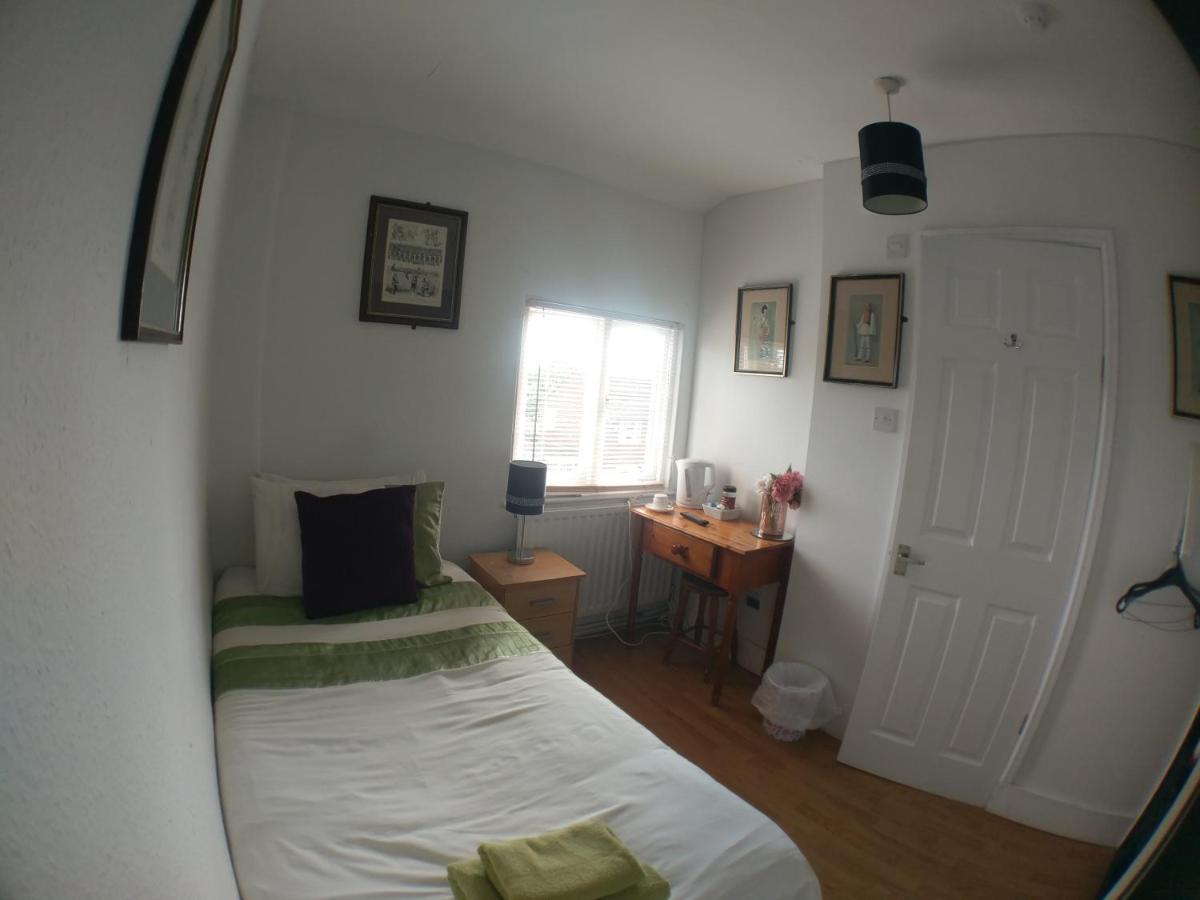 The Rifle Volunteer Bed & Breakfast Уеър Стая снимка